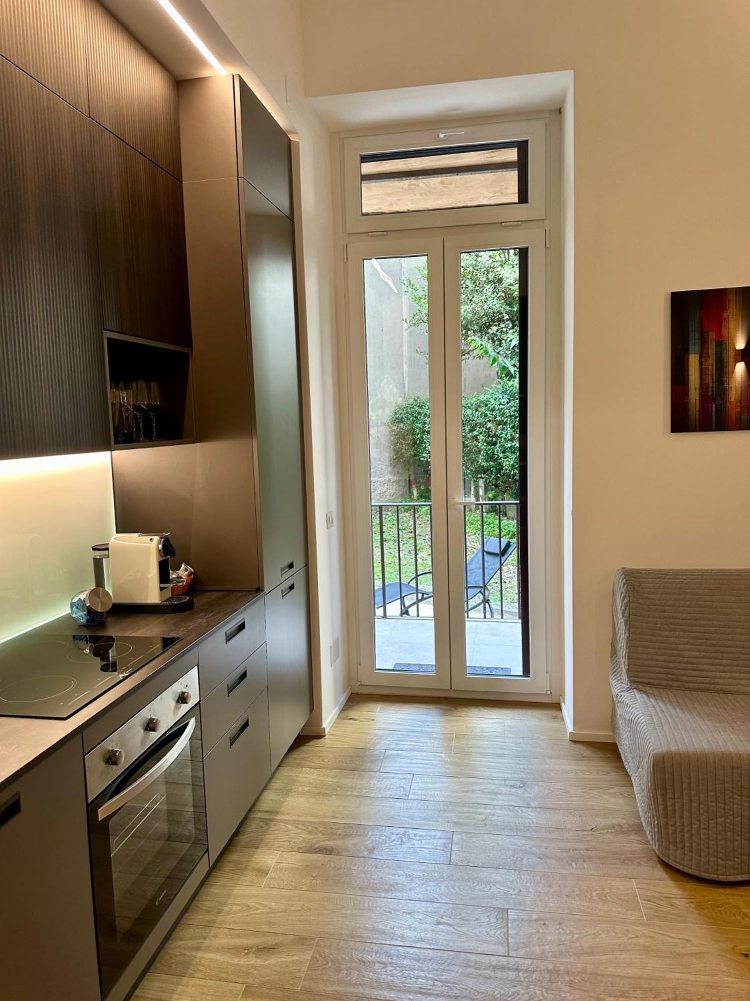 Lr Deluxe Apartments - Porta Venezia - Bilocale Con Giardino Privato ミラノ エクステリア 写真