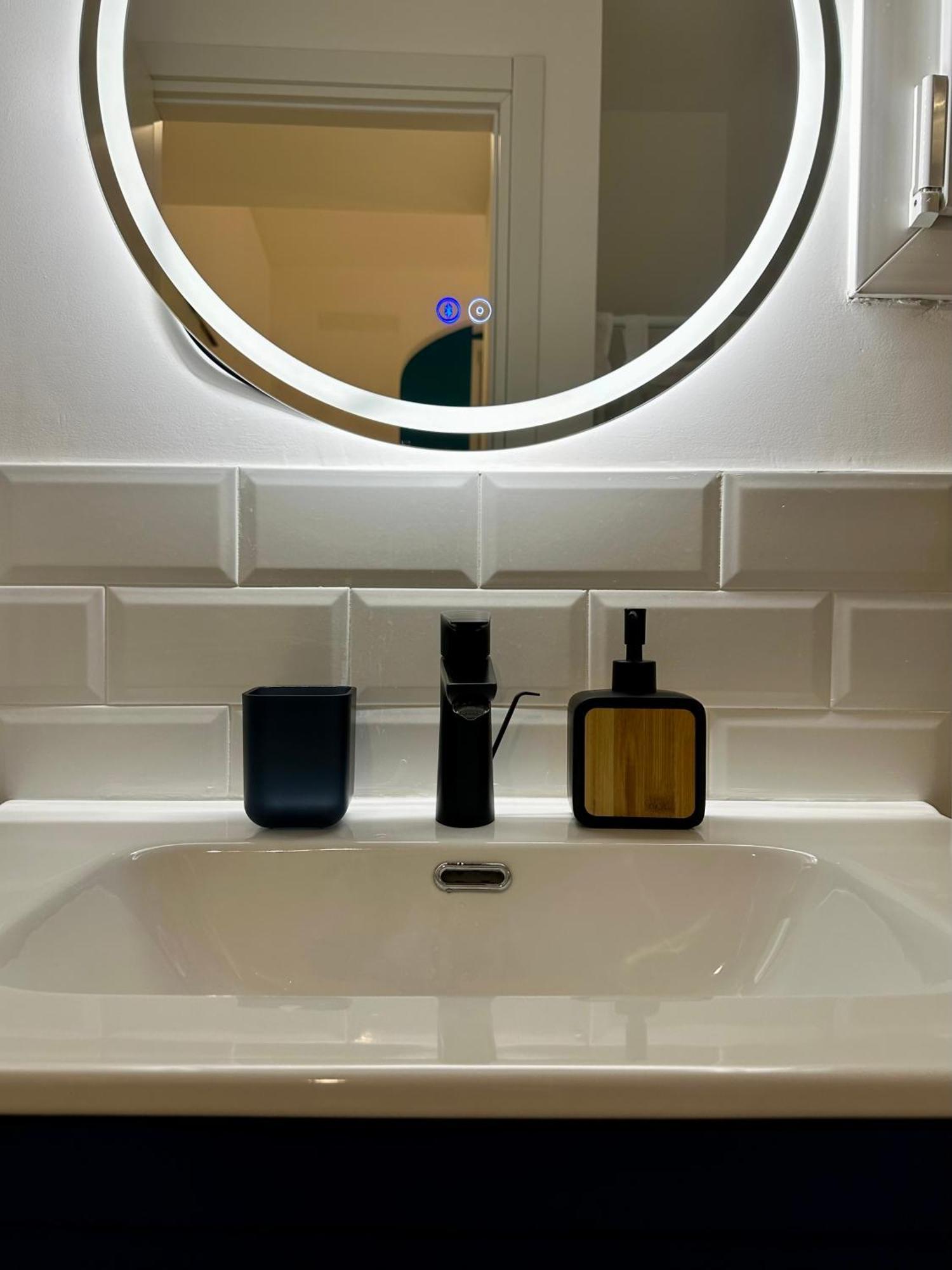 Lr Deluxe Apartments - Porta Venezia - Bilocale Con Giardino Privato ミラノ エクステリア 写真